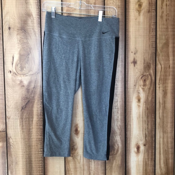 Nike crop leggings - Picture 1 of 4